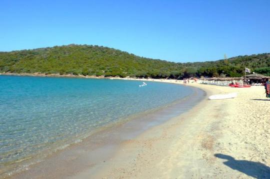Esplorare la Sardegna: un itinerario di 5 giorni in auto