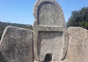 Tomba dei Giganti Sa Ena 'e Thomes